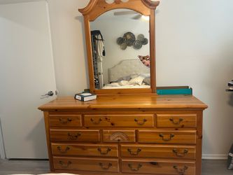 Beautiful Solid wood dresser