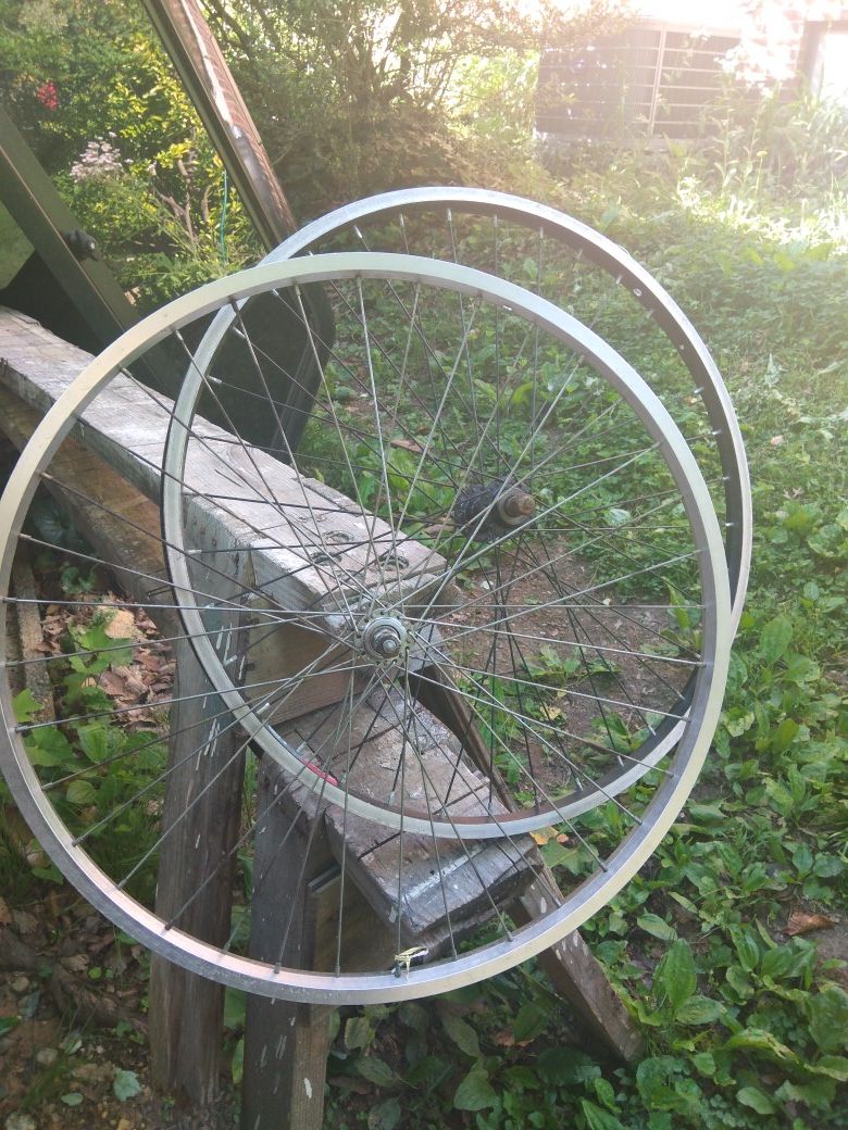 2 used bicycle wheels 26 x1.5 size