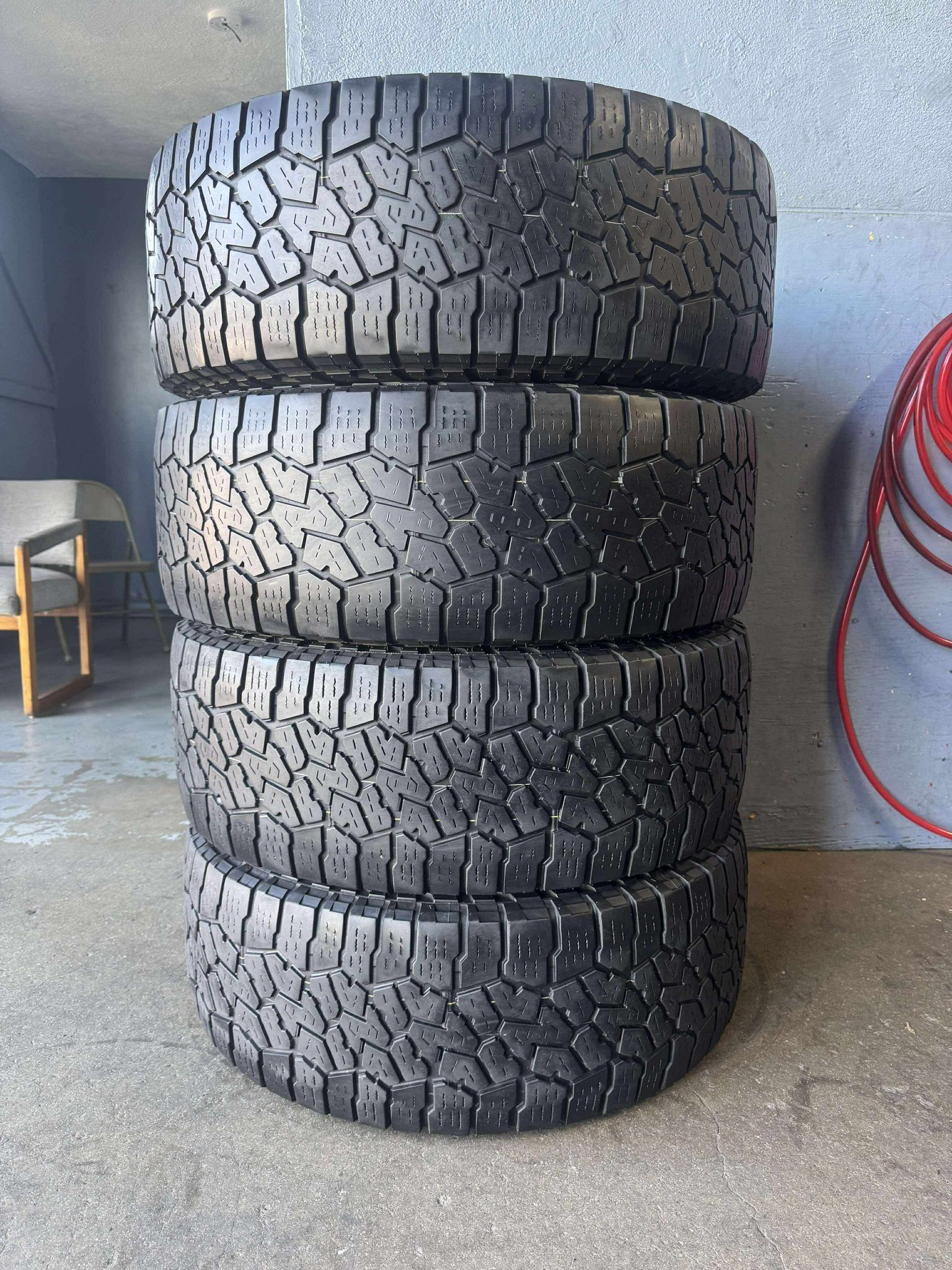 285/70/17. FALKEN