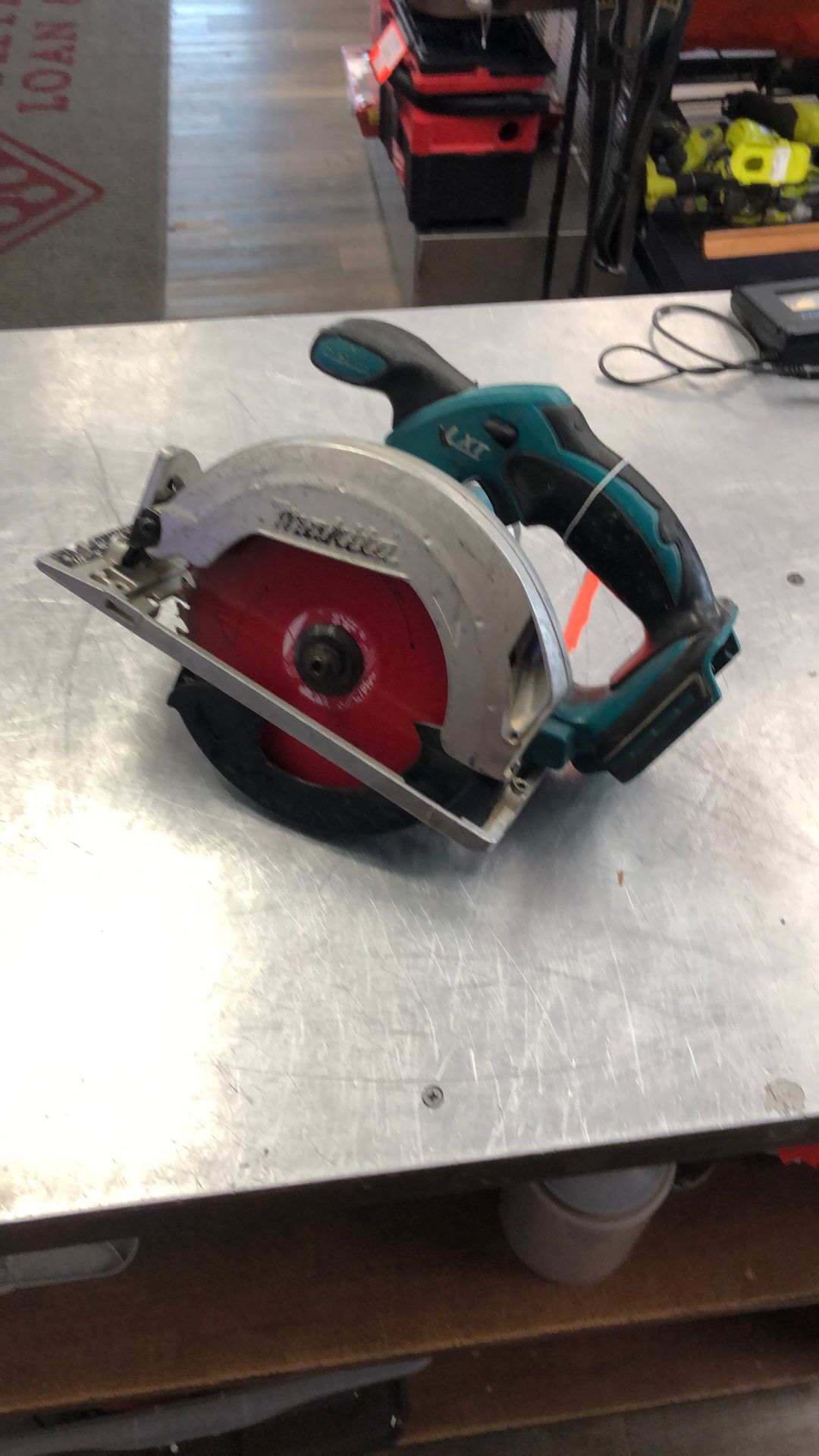 96091 Makita XSS02 18v Lithium Ion Cordless 6-1/2” Circular Saw (Tool Only) 587141
