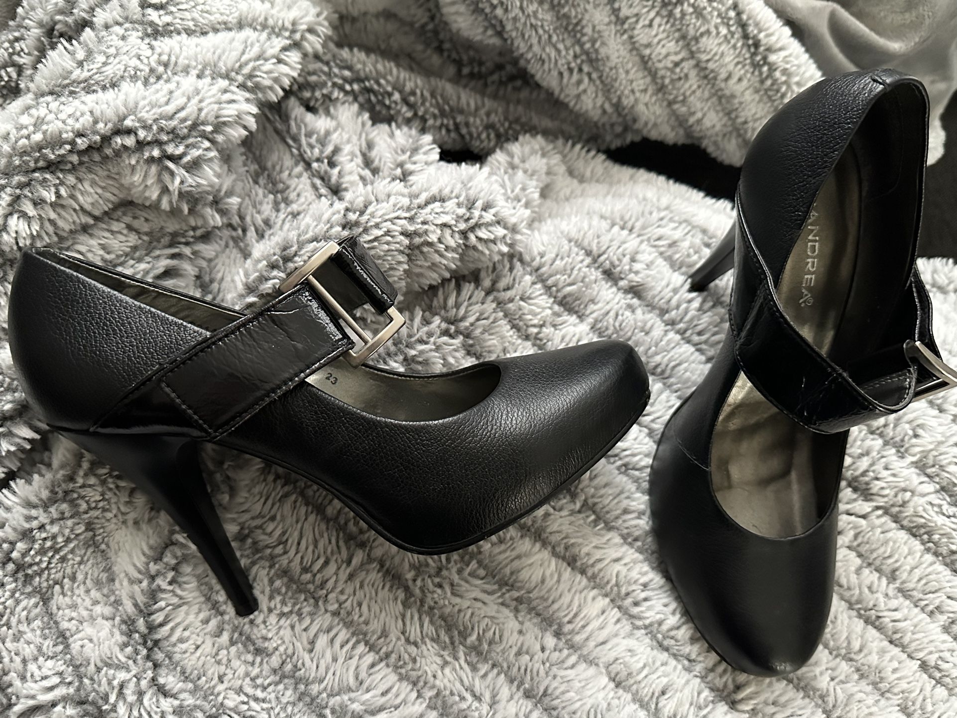 ANDREA Black Heels -size 6 In Woman