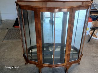 Curved curio cabinet