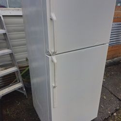 Refridgerator