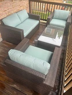 Outdoor Arden Loveseat Set (4 Pieces) in Excellent

Condition- almost like NEW