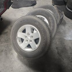 4 17" JEEP WRANGLER WHEELS.