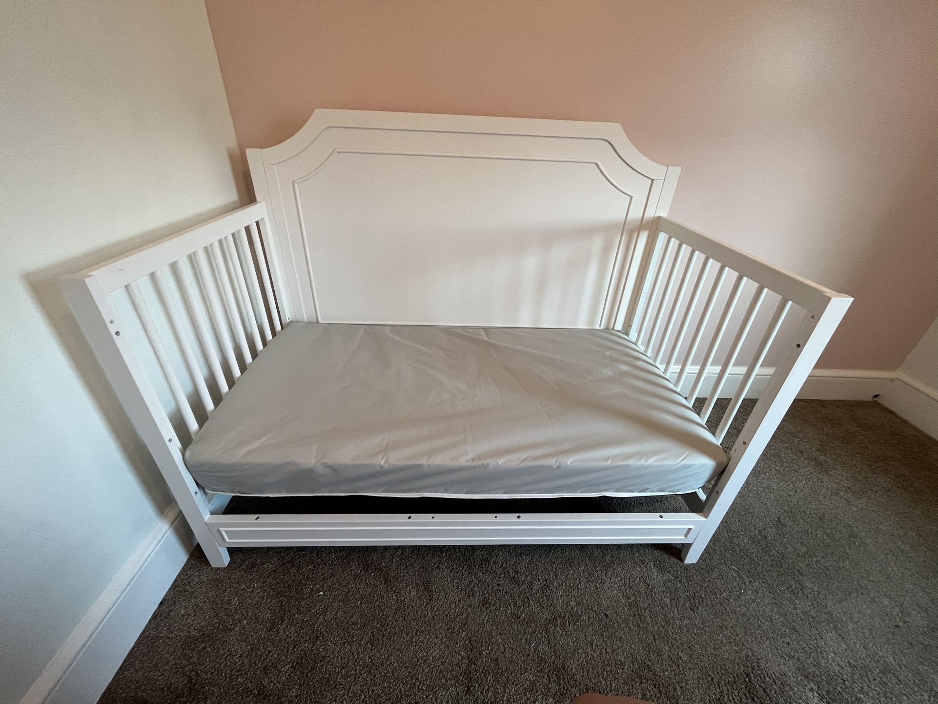DeVinci Convertible Crib