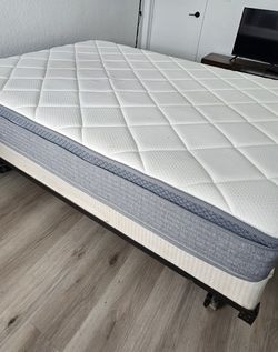 Queen size MATTRESS  Perfect Condition 