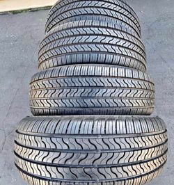 175/65/15 Firestone Tires con 80% de vida las 4