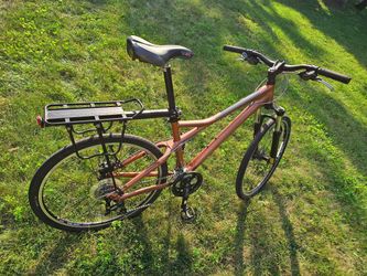 Giant Yukon bike with rack, stand and handlebar riser