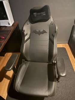Batman’s 80th anniversary Dark Knight edition gaming chair