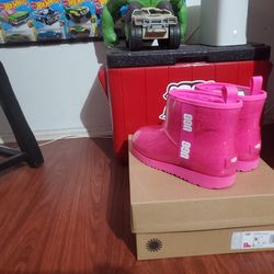 Brand New>Girls Big Kids Size 6>Ugg Pink Boot>💯Authentic>Shipping 📦 Available 