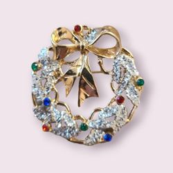 Vintage Gold Tone Christmas Brooch