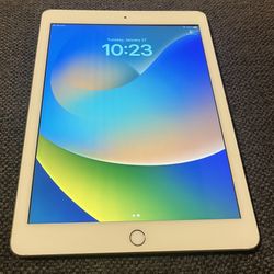 iPad 5th Gen (32GB) - Great Condition - Includes Charger - No Scratches