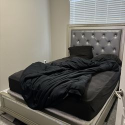 Queen bed 