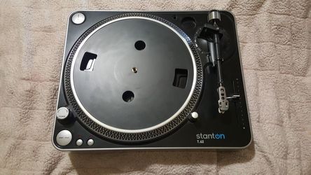 2 stanton turntables with cases great like new condition $350.00 obro