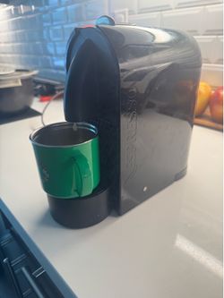 Nespresso Mini Espresso Machine, No lid on water tank. Works perfect