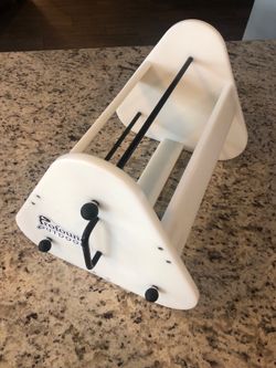 Fishing line spooling station