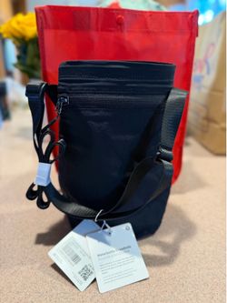 lululemon Water Bottle Crossbody with Front Pocket 2L