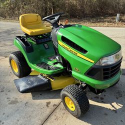 John Deere Riding Lawnmower