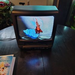 Broksonic color tv/ vcr combo.