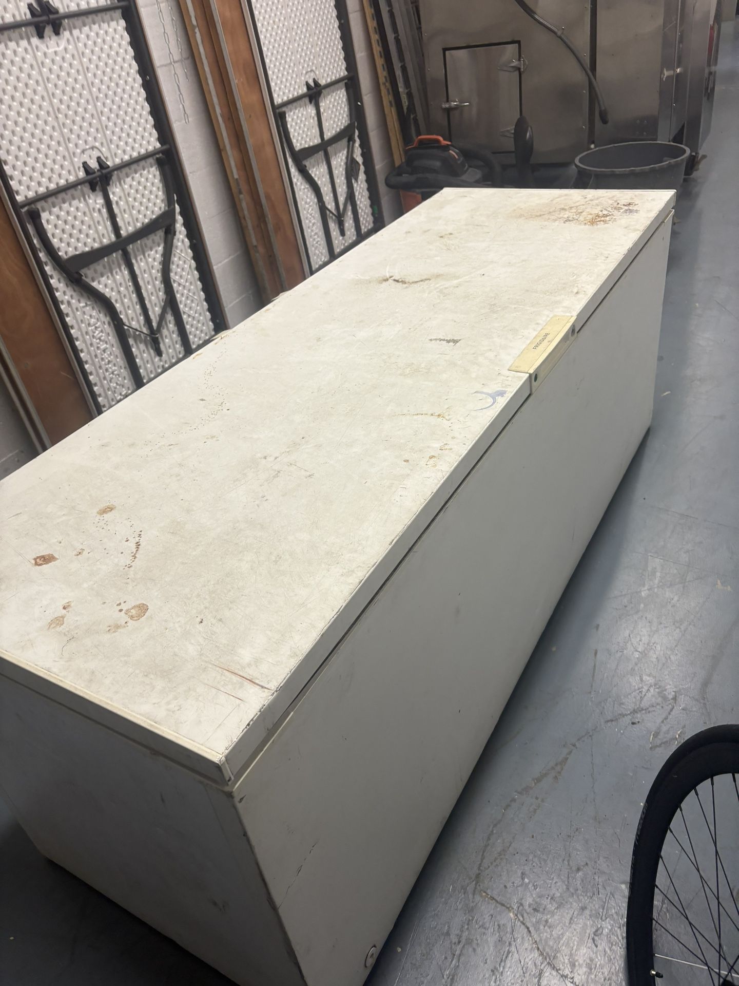Huge Chest Freezer  25 Cubic Feet