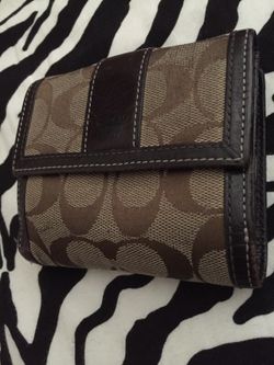 Coach wallet (authentic)
