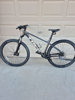 TREK MARLIN 4 MOUNTAIN BIKE, 29ER (LARGE FRAME)