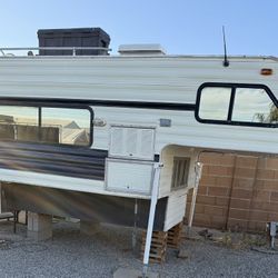 Lance LC 300/8.6 Truck Camper Cab Over 