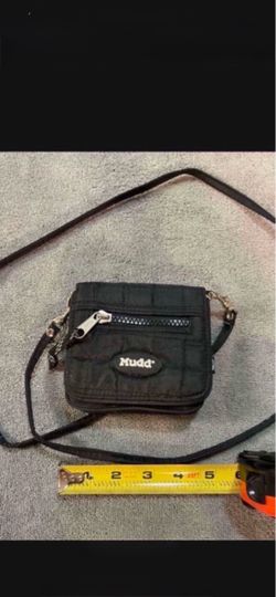 CA. MUDD CROSSBODY. LOTS OF COMPARTMENTS. APPROX. 4.5 X 4.5”