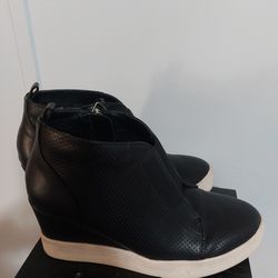 Mia Black Wedge Booties - Size 7