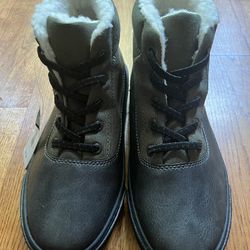 Brand New Olive Green & Black Boots 