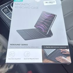 ESR Magnetic Keyboard Case 