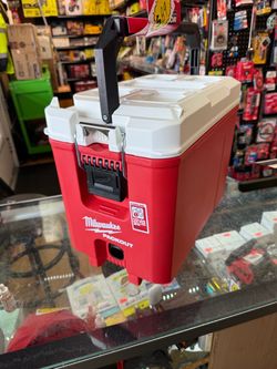 Milwaukee PACKOUT Cooler