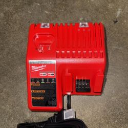Milwaukee M18 And M12 Charger 
