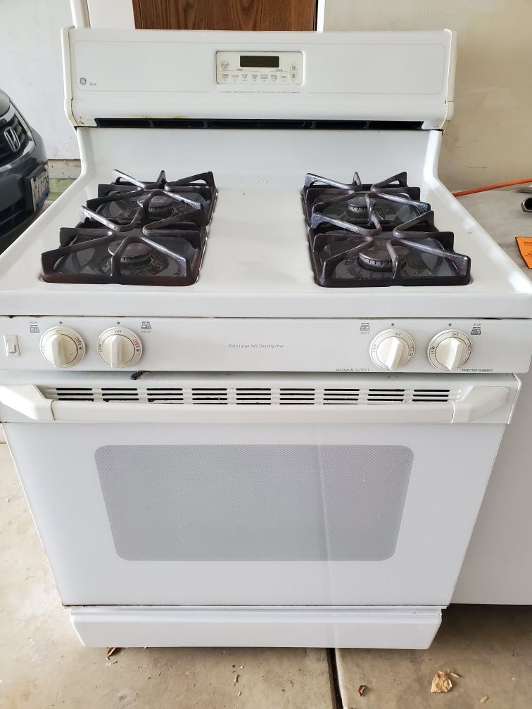 White gas stove range GE XL44 for Sale in Aurora, IL OfferUp