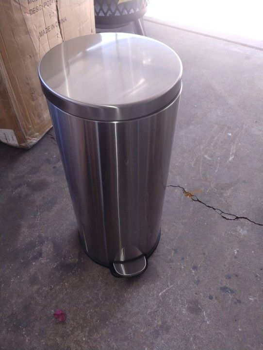 New 30 L stainless steel round step can