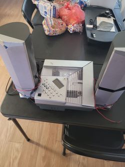 Cd player  hold 3 cds at a time works good