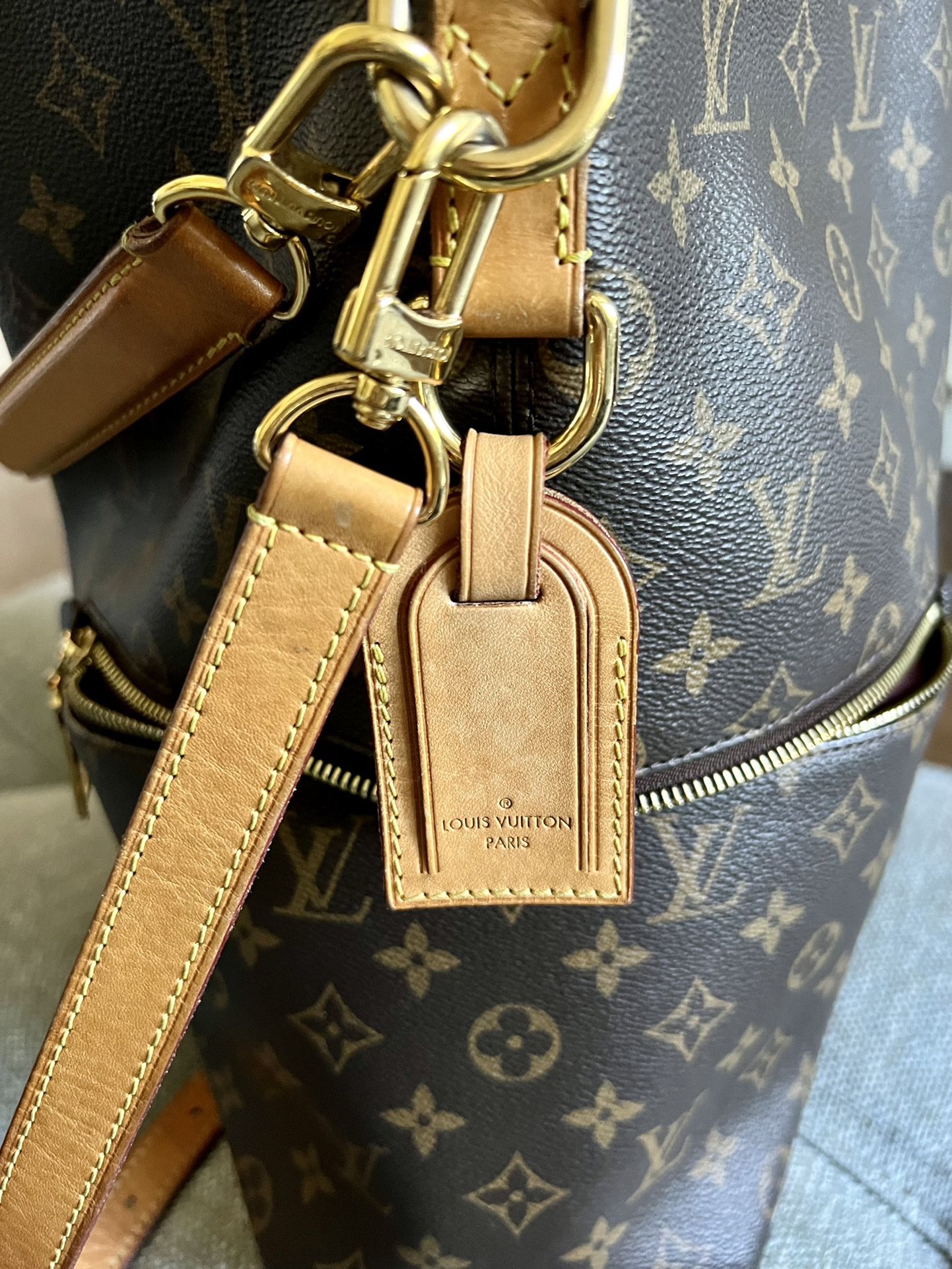 Louis Vuitton Vernis Monogram Heart Chain Coin Pouch for Sale in New Port  Richey, FL - OfferUp