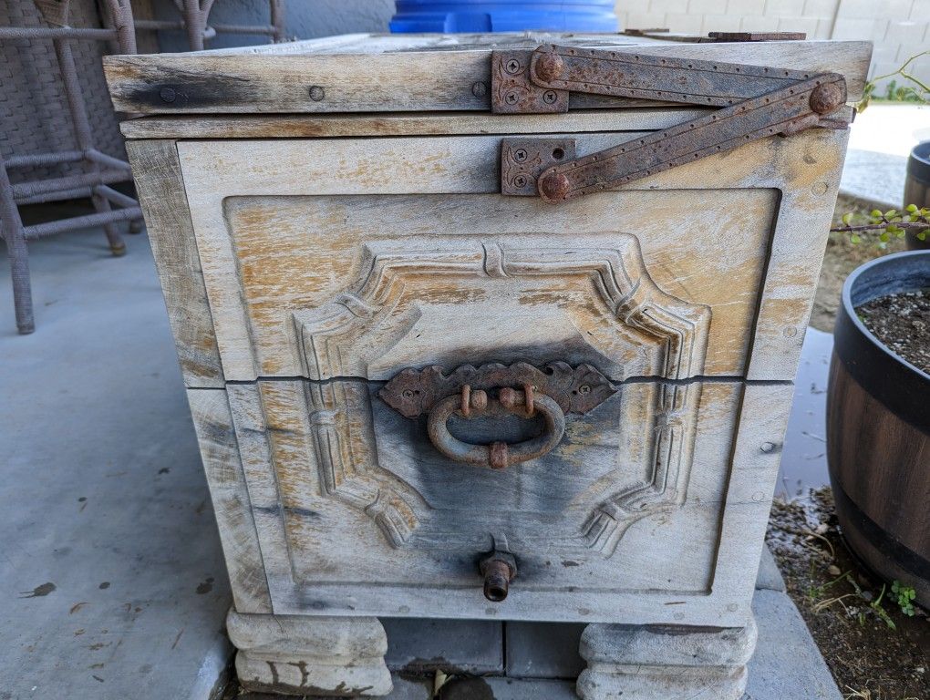 Ice Chest for Sale in Laveen Village, AZ OfferUp