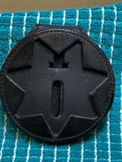 Black leather 7-point star recessed badge holder w/secure belt clip/neck pocket