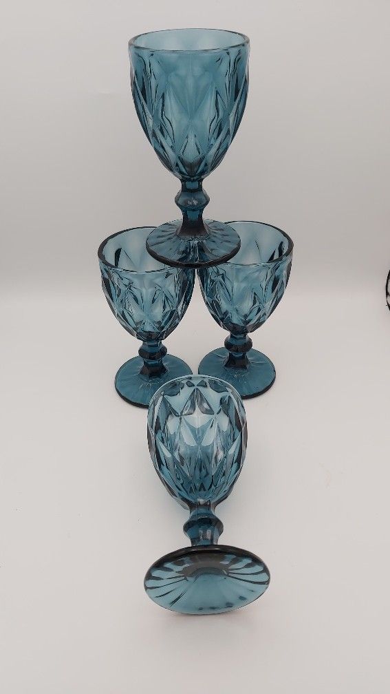4 Beautiful Vintage 8oz Diamond Pattern Glass Goblets