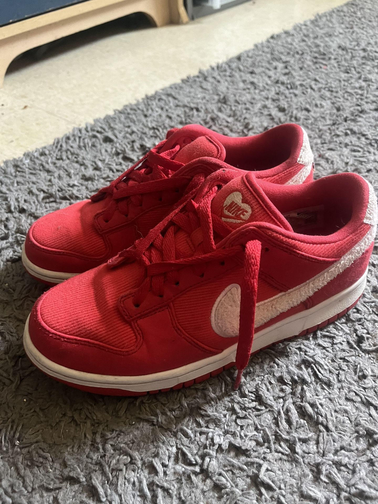 NIKE Dunks Low Valentine’s Day (2024) (gs) size 6y