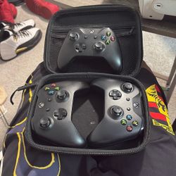 3 Xbox Controllers All In One.