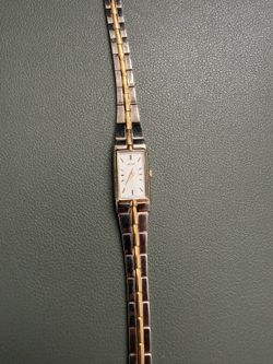 SEIKO Women’s Watch 2E20-7479