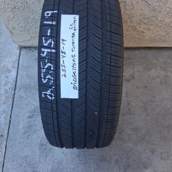 (1) 255/45/19 BRIDGESTONE TURANZA EV ENLITEN LIFE: 90%
