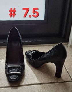 Diferents Shoes  $  3  a Pair