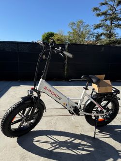 Folding electric bike π