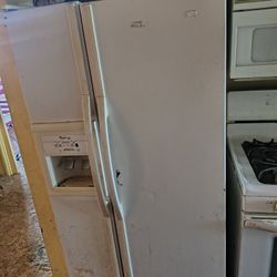 Frig. 10.00 Works. Don't Need It And We're Moving. Message Me If You Want Info.