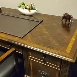 Executive Desk, Leather Chair, & 7' X3' Bookcase