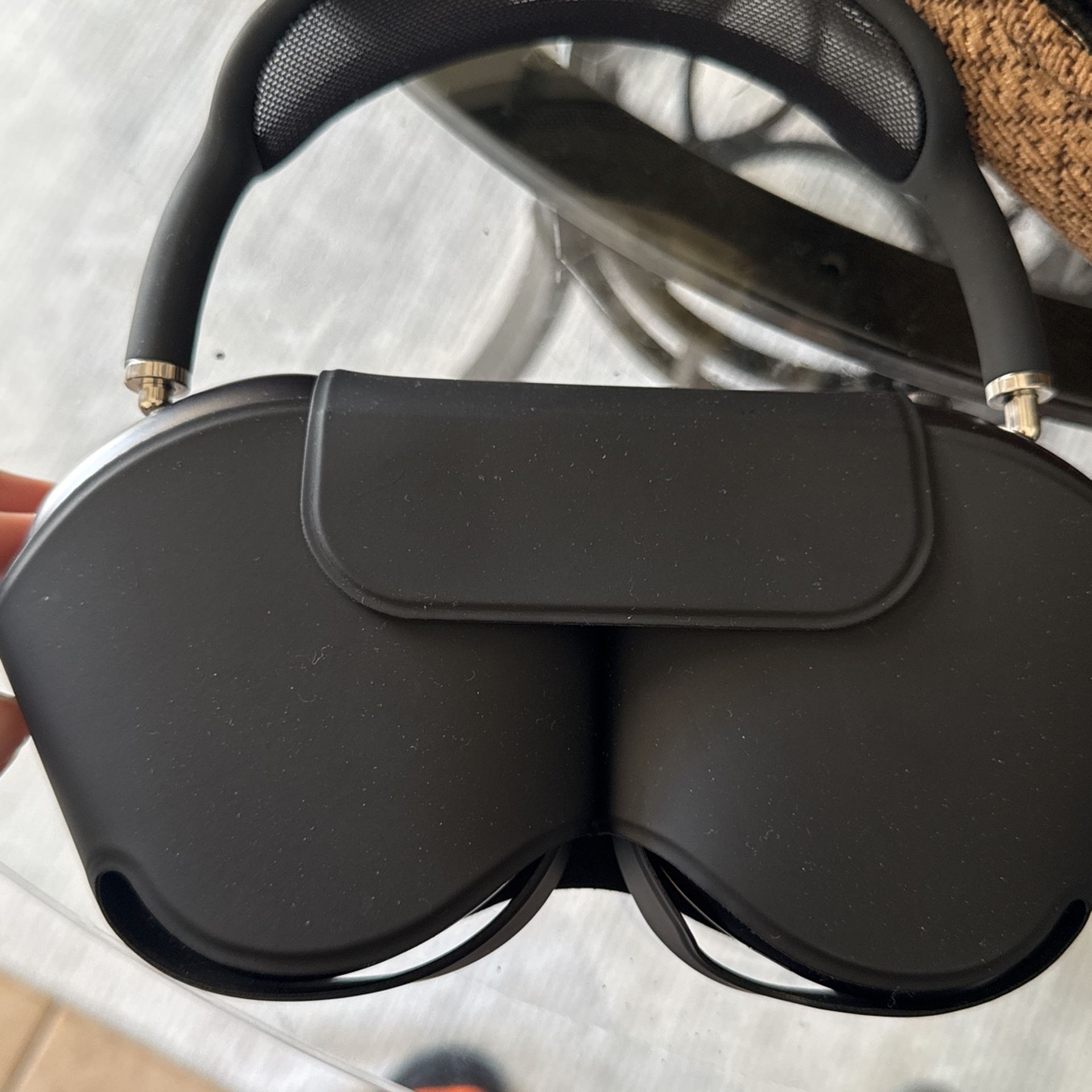AirPods Max never worn
